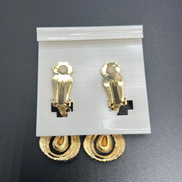 Vintage Joel Powell Gold/White Tone Clip Earrings - Picture 2 of 5
